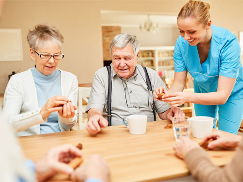 What Can Senior Housing and Assisted Living Facilities Offer?